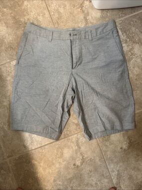 Lululemon Light Gray Men’s Flat Front Shorts